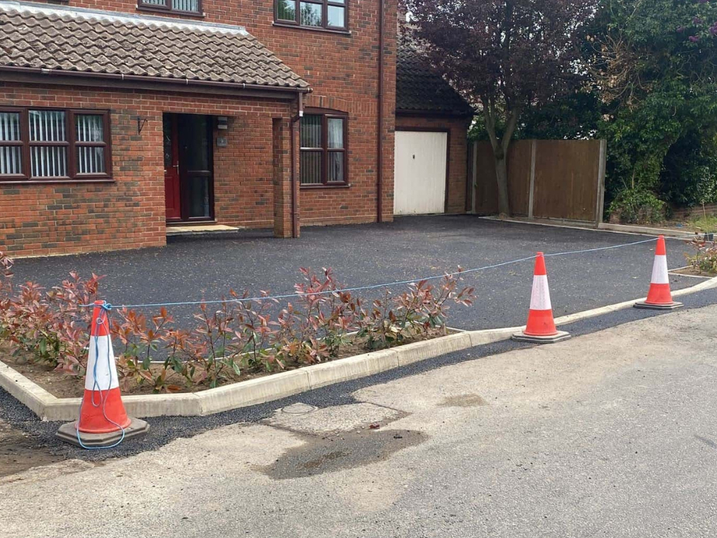 This is a newly installed tarmac driveway just installed by Sudbury Driveway Solutions